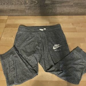 Woman’s Nike Jogger Pants MED